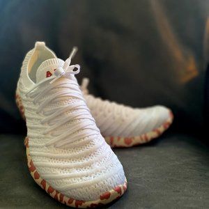 Atheltic Propulsion Labs Techloom Wave size 7.5 woman's shoe Never been worn